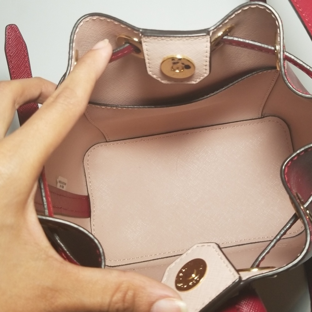 Michael Kors Small Greenwich Bucket Bag - Picture 4 of 7